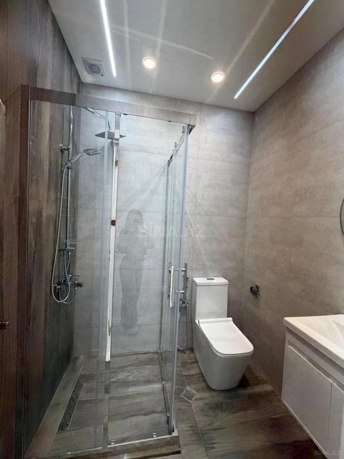 Satılır 4 otaqlı mənzil 160 m²