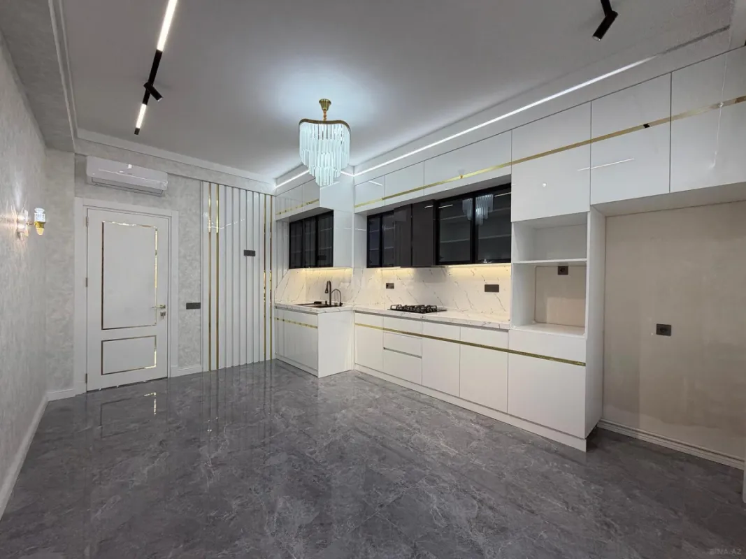Satılır 4 otaqlı mənzil 160 m²