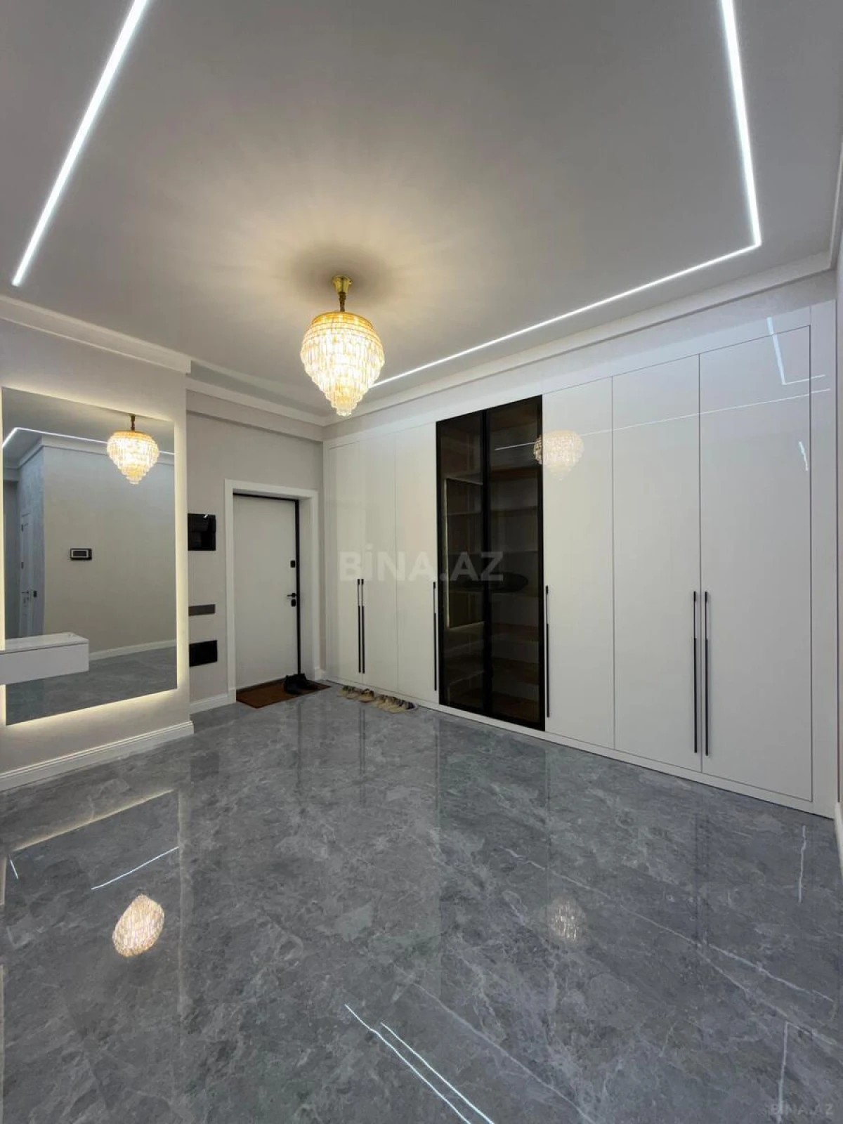 Satılır 4 otaqlı mənzil 160 m²