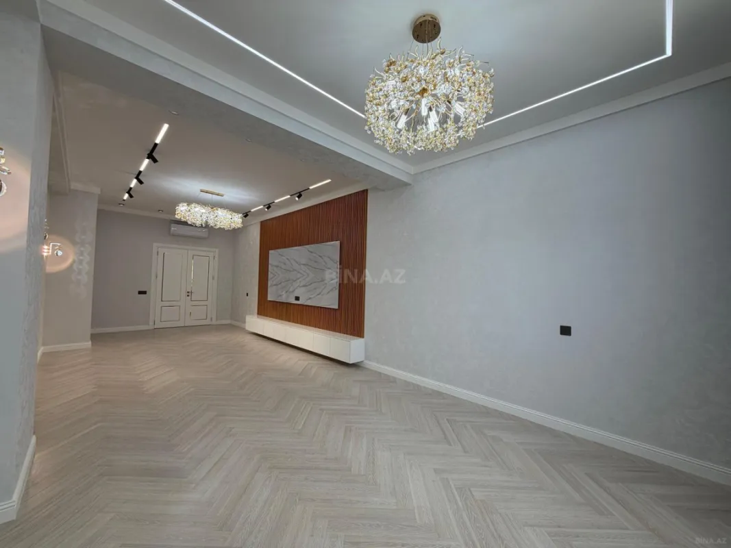 Satılır 4 otaqlı mənzil 160 m²