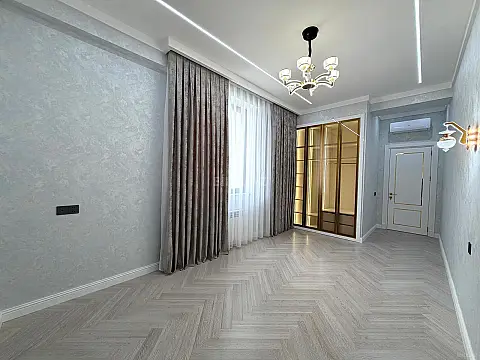 Satılır 4 otaqlı mənzil 160 m²