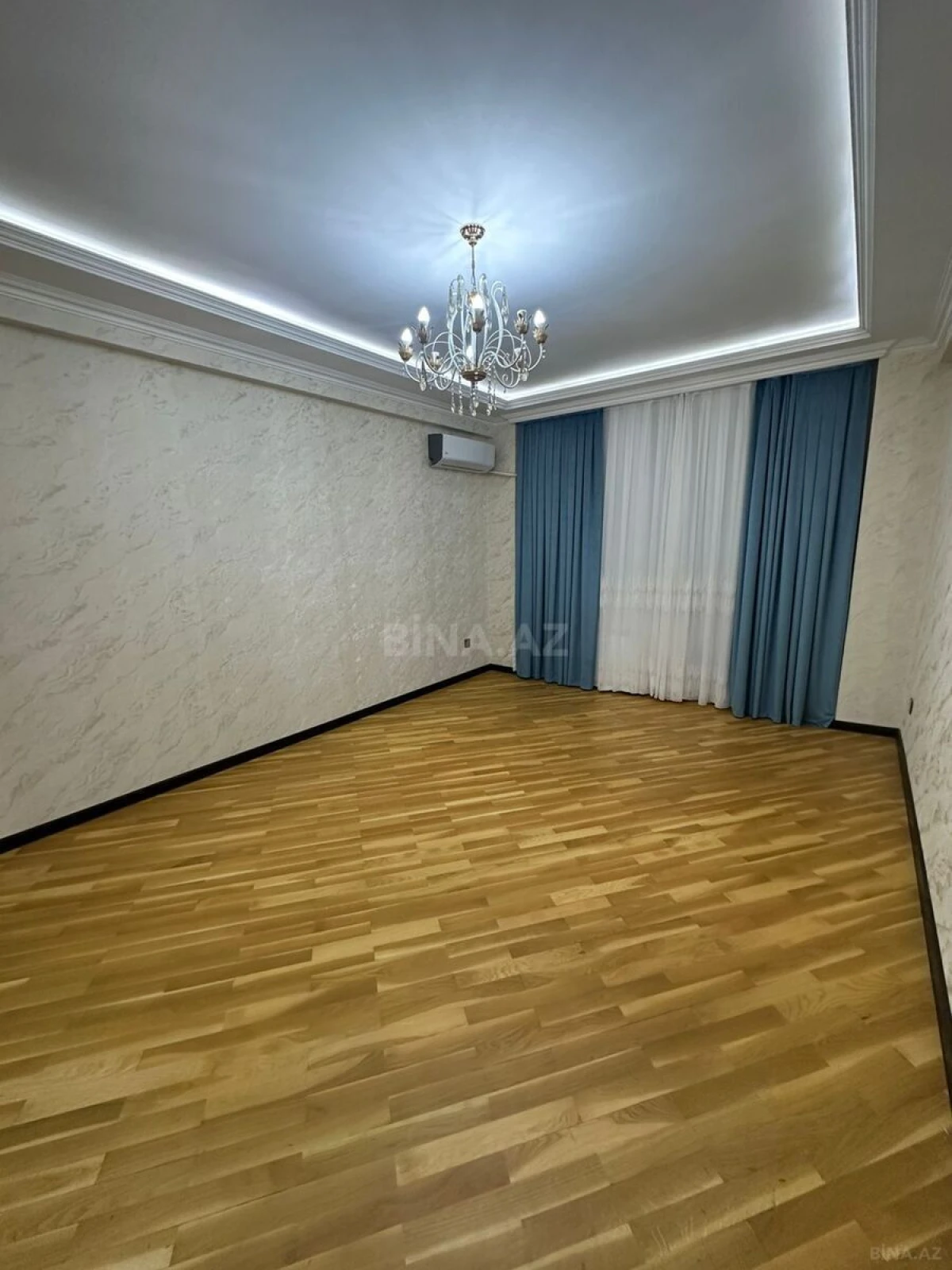 Satılır 3 otaqlı mənzil 125 m²