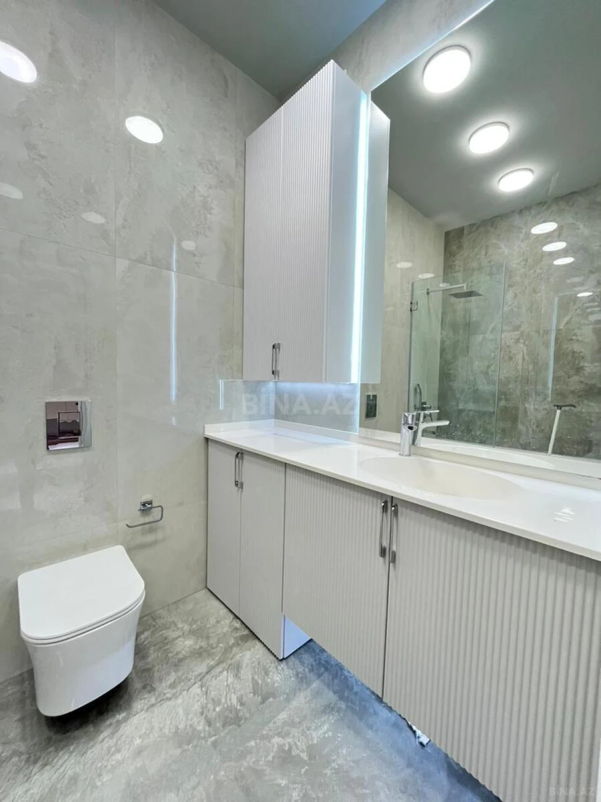 Satılır 3 otaqlı mənzil 104 m²