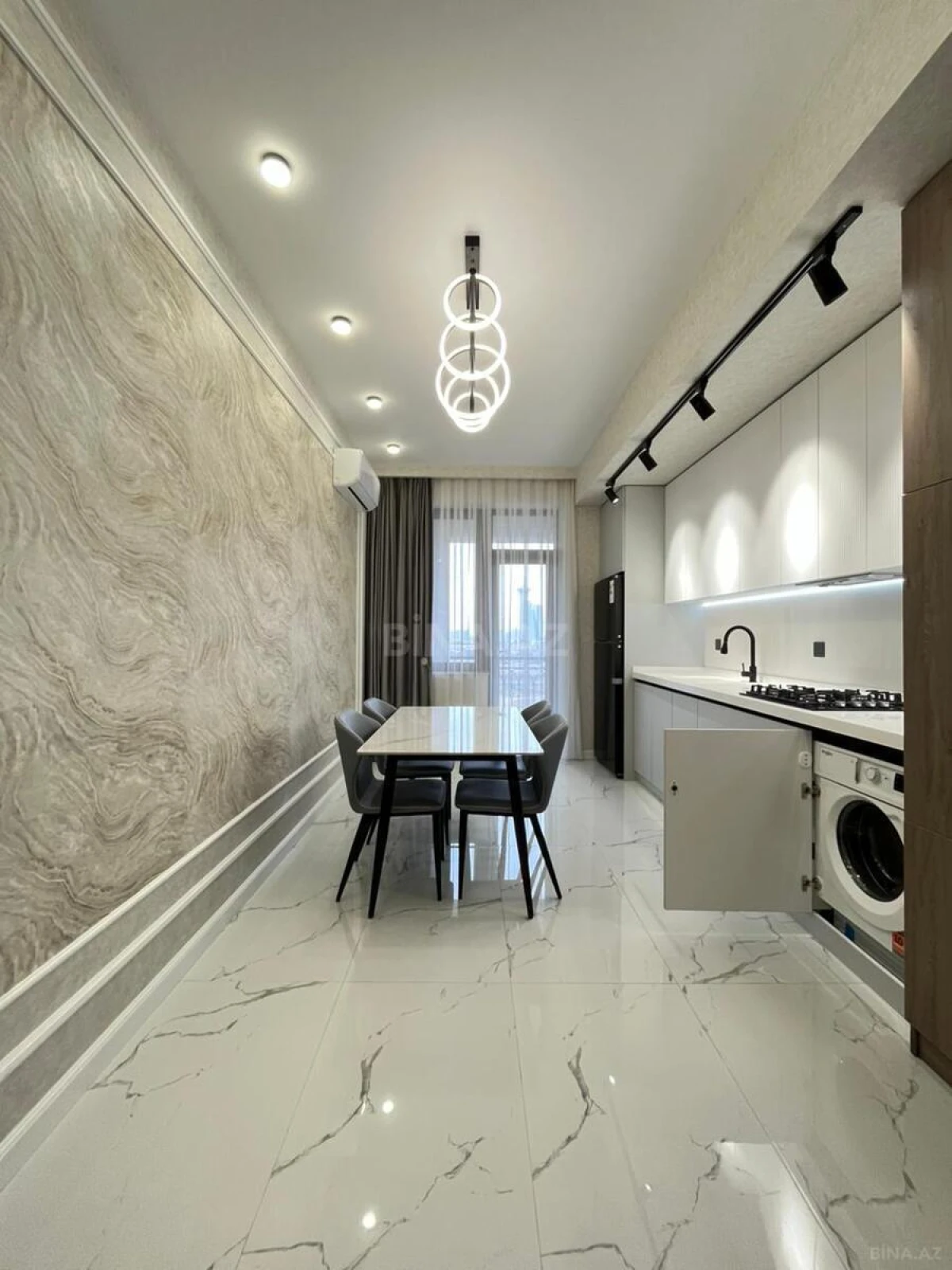 Satılır 3 otaqlı mənzil 104 m²