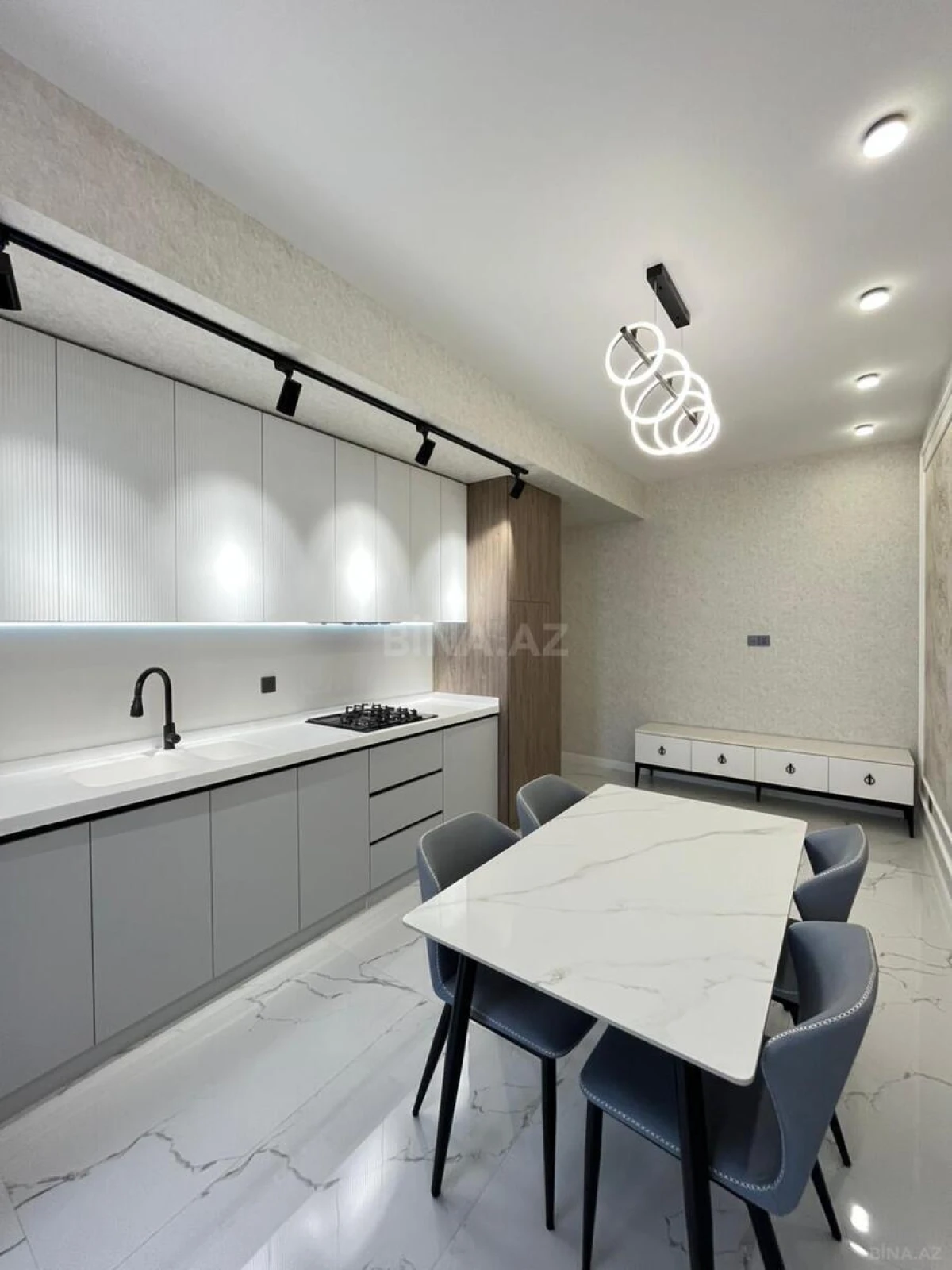 Satılır 3 otaqlı mənzil 104 m²