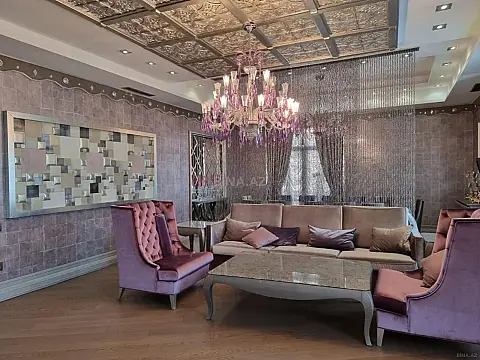 Satılır 4 otaqlı mənzil 240 m²