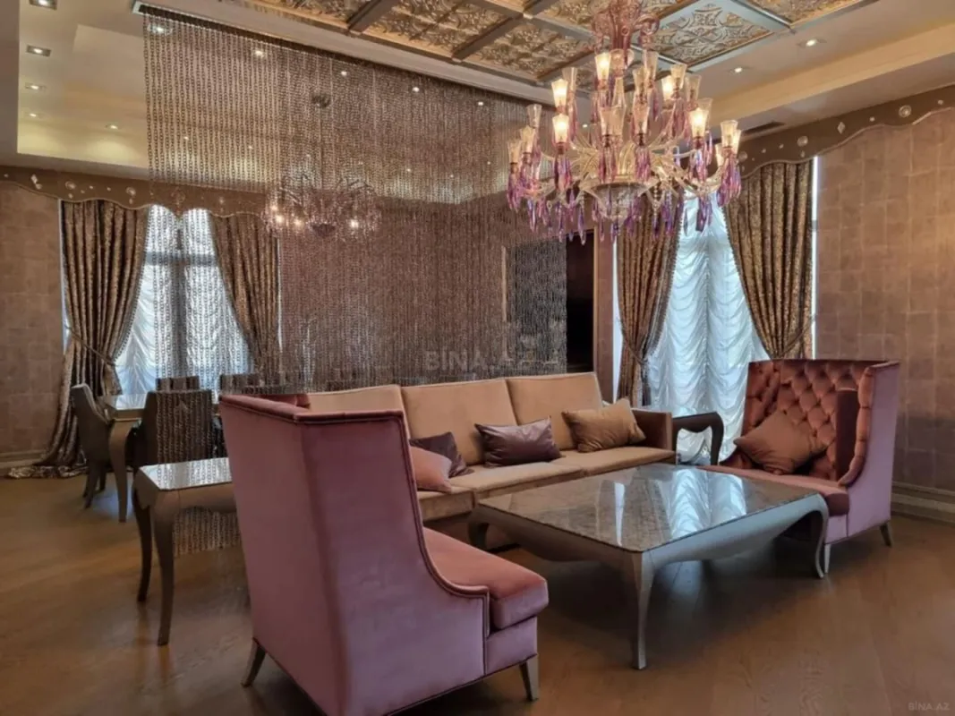 Satılır 4 otaqlı mənzil 240 m²