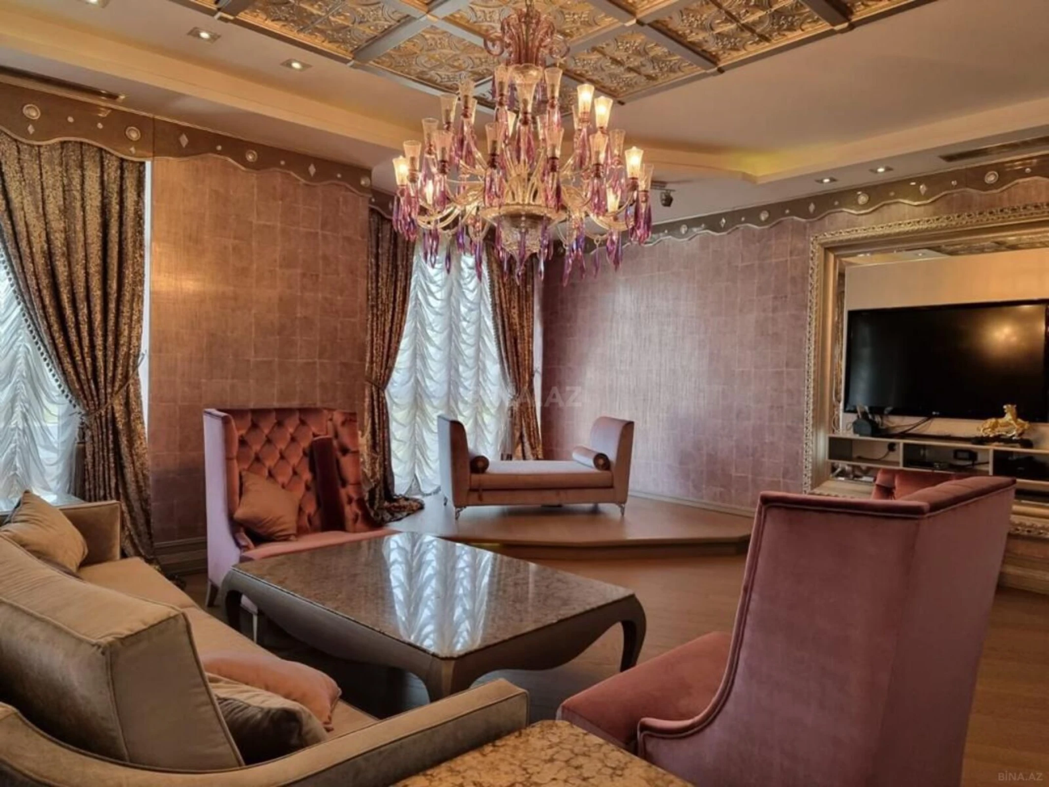 Satılır 4 otaqlı mənzil 240 m²