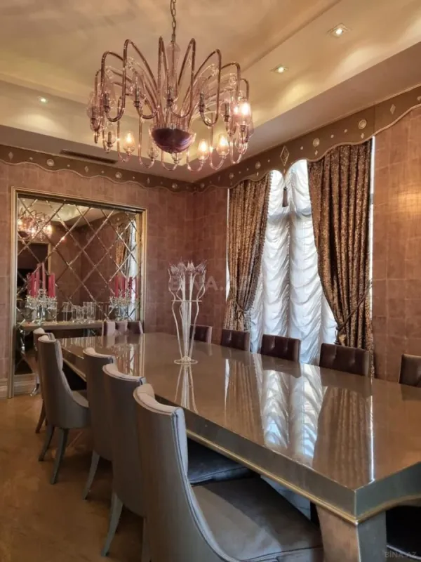 Satılır 4 otaqlı mənzil 240 m²