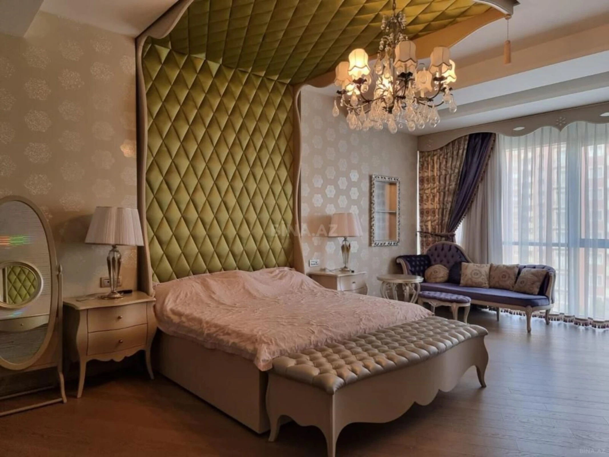 Satılır 4 otaqlı mənzil 240 m²