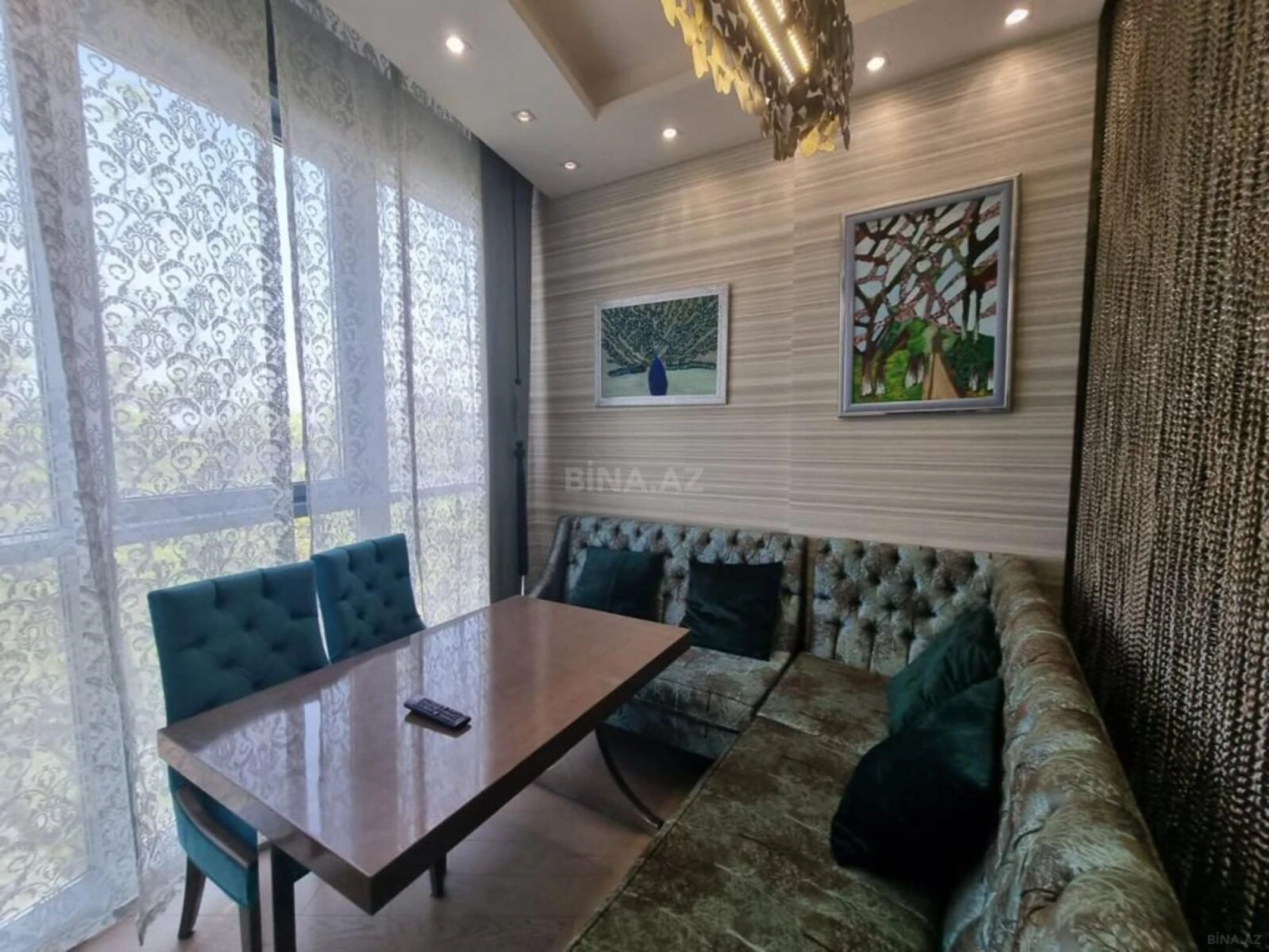 Satılır 4 otaqlı mənzil 240 m²