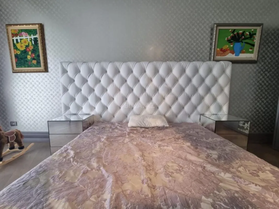 Satılır 4 otaqlı mənzil 240 m²