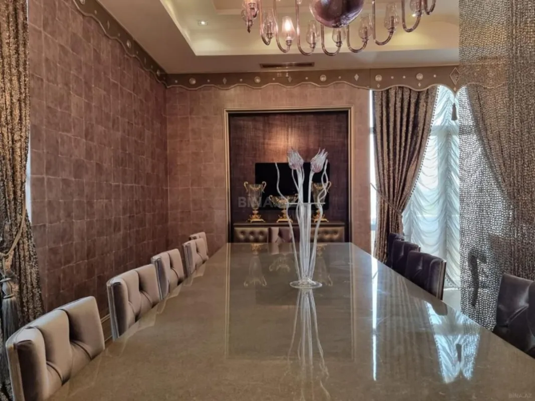 Satılır 4 otaqlı mənzil 240 m²