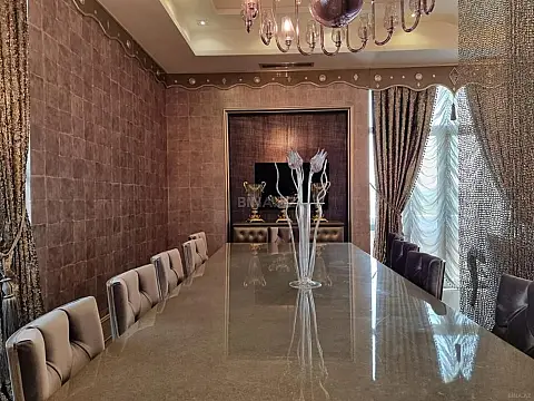 Satılır 4 otaqlı mənzil 240 m²