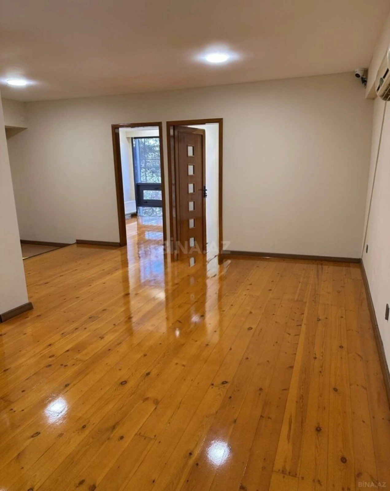 Kirayə verilir 7 otaqlı ofis 280 m²
