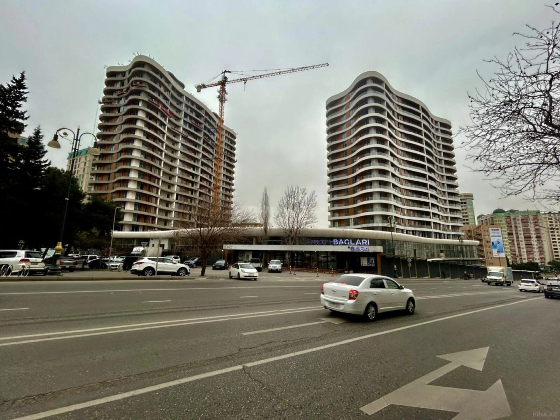 Satılır 5 otaqlı mənzil 272.4 m²