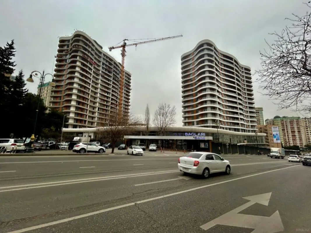 Satılır 5 otaqlı mənzil 272.4 m²