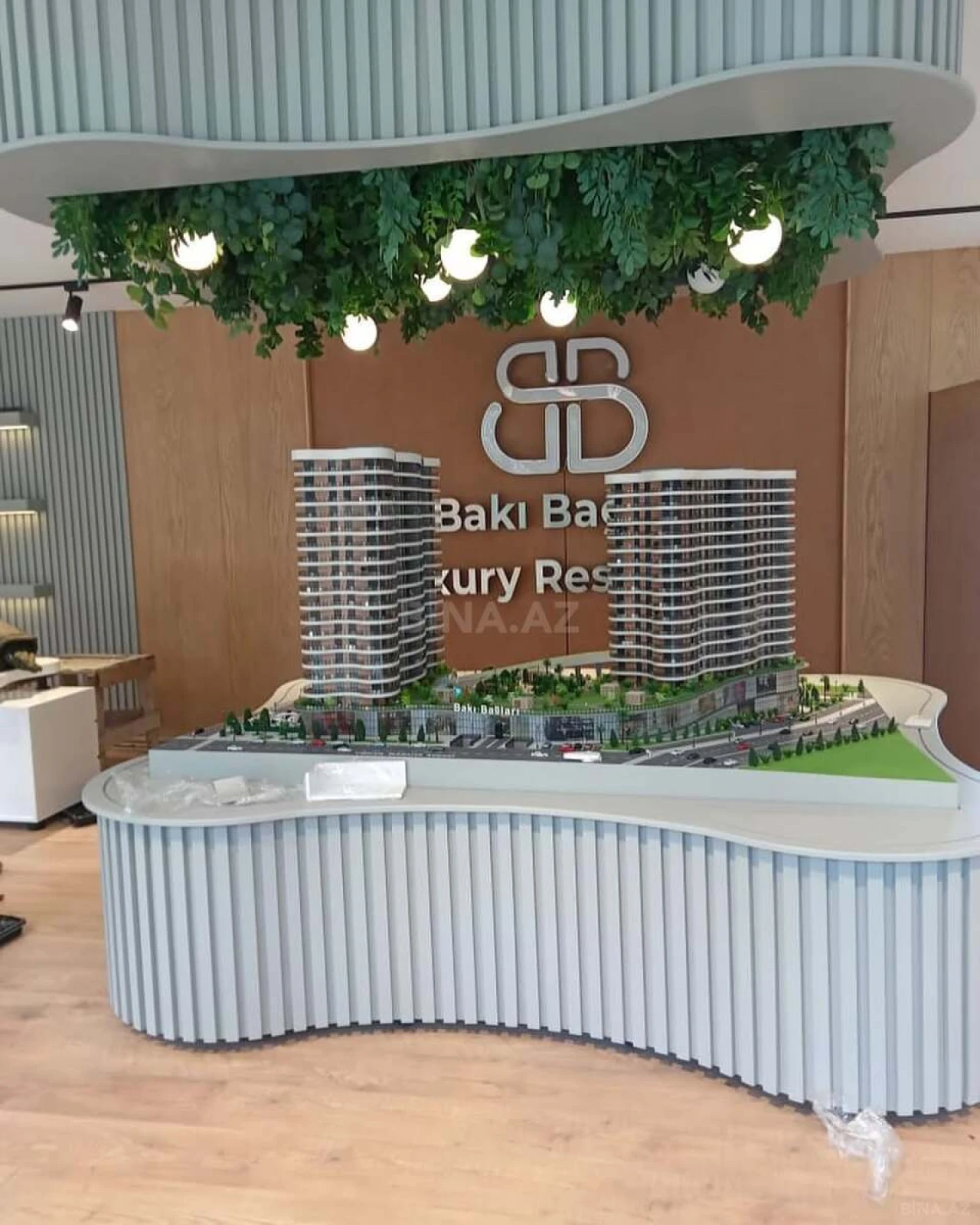 Satılır 5 otaqlı mənzil 272.4 m²