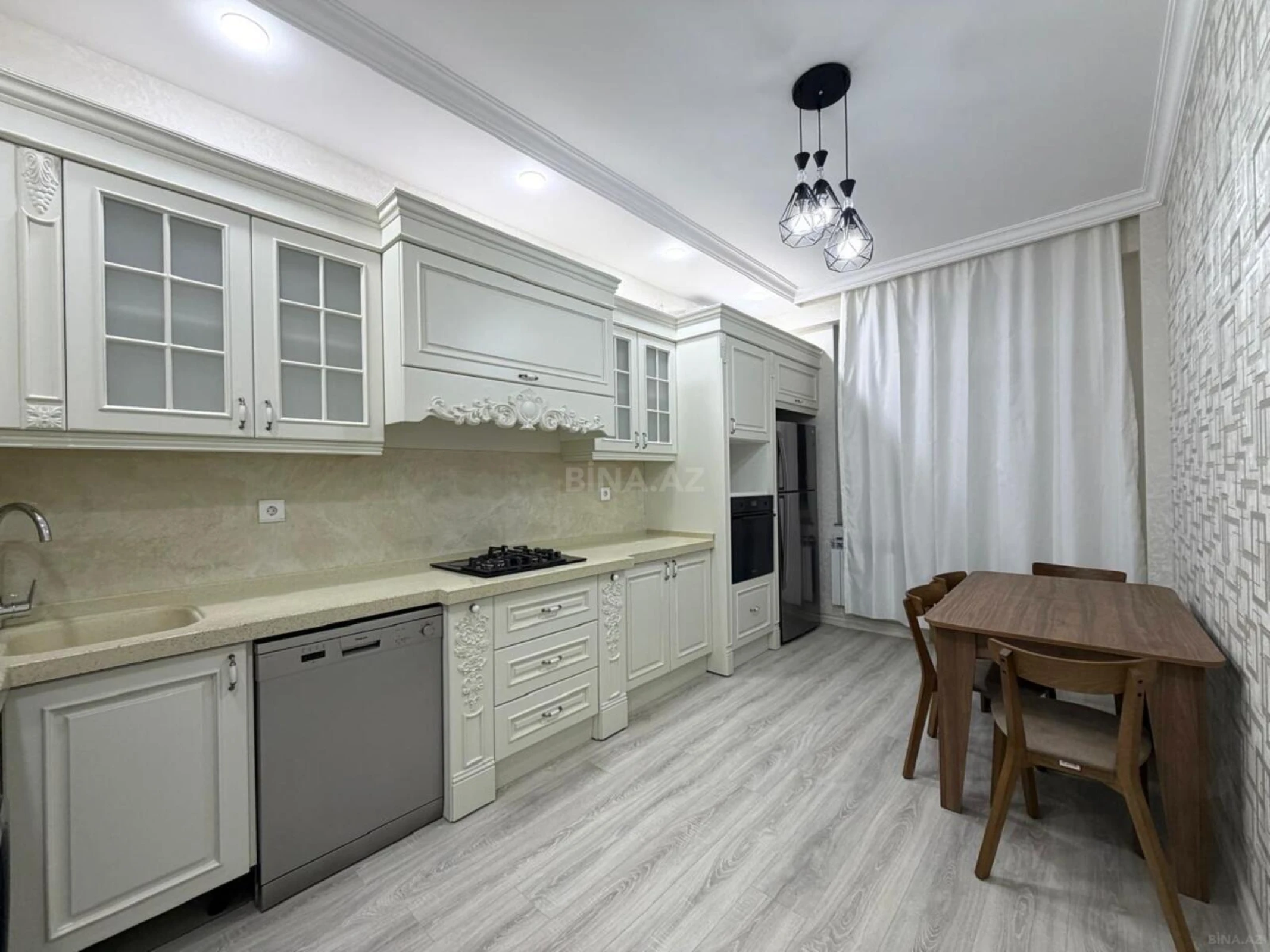 Kirayə verilir 2 otaqlı mənzil 96 m²