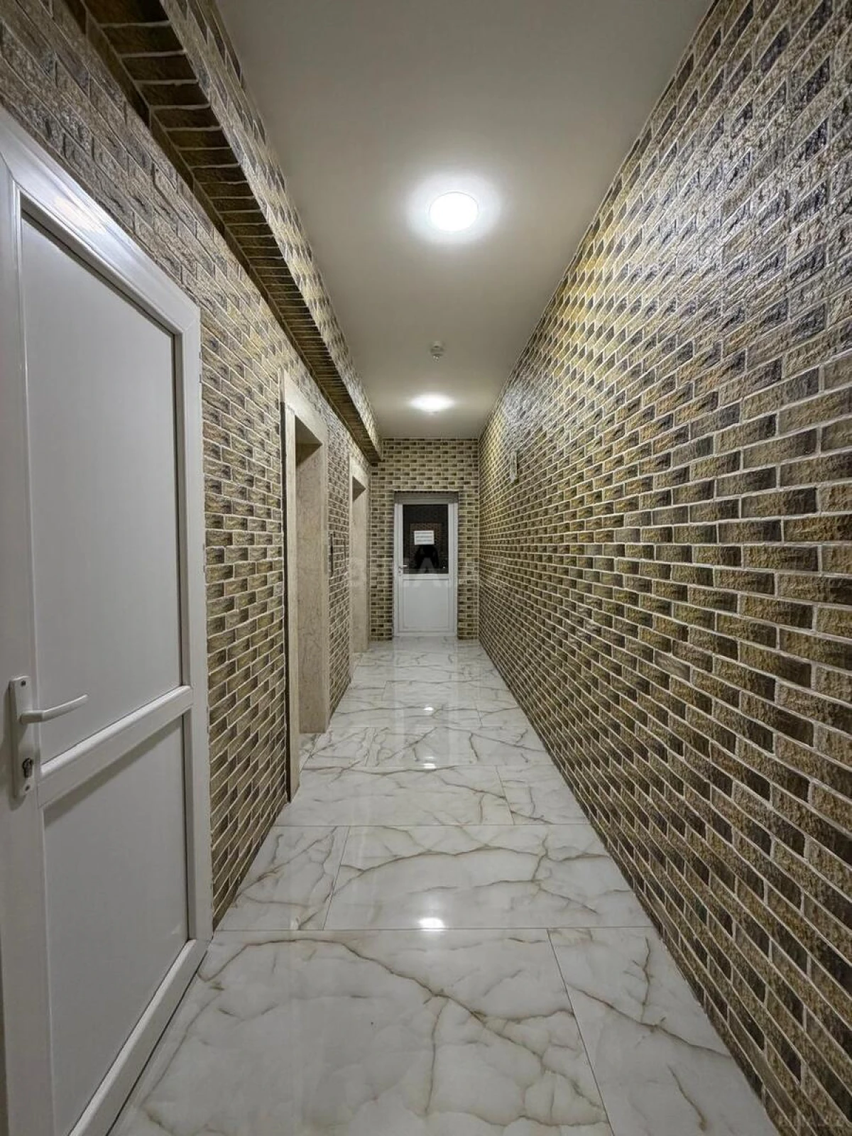 Kirayə verilir 2 otaqlı mənzil 96 m²