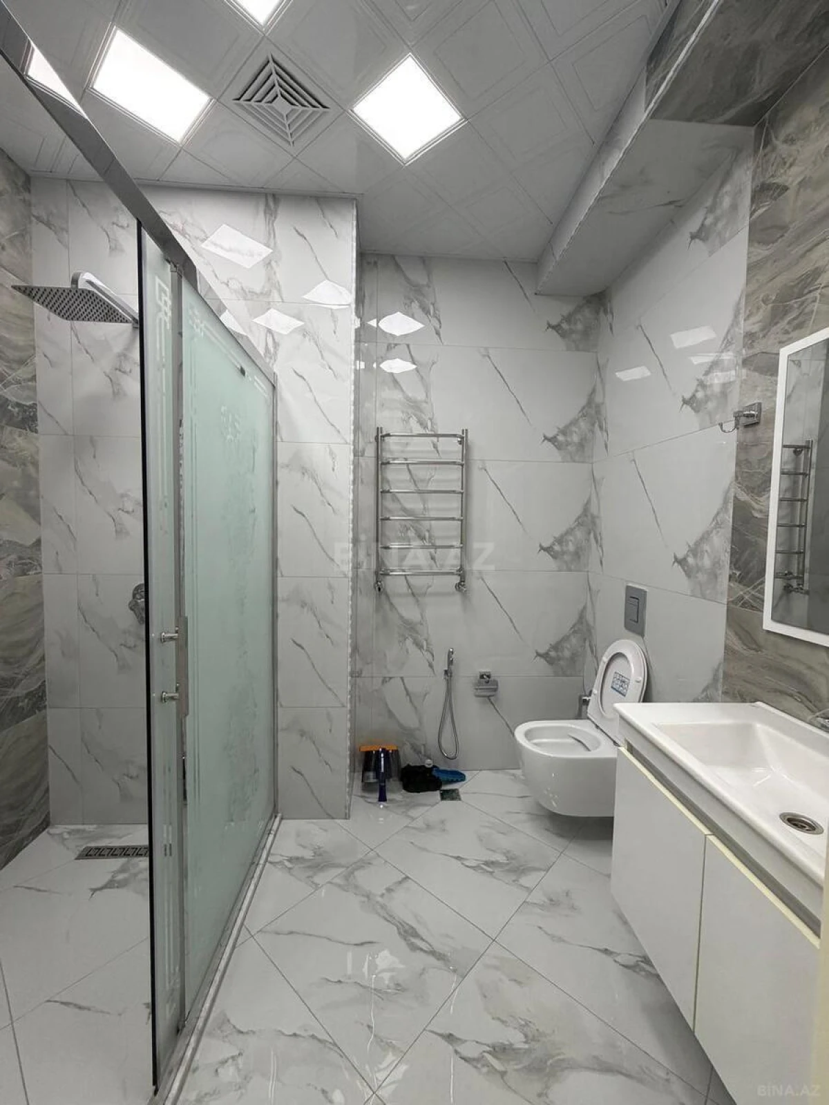 Kirayə verilir 2 otaqlı mənzil 96 m²