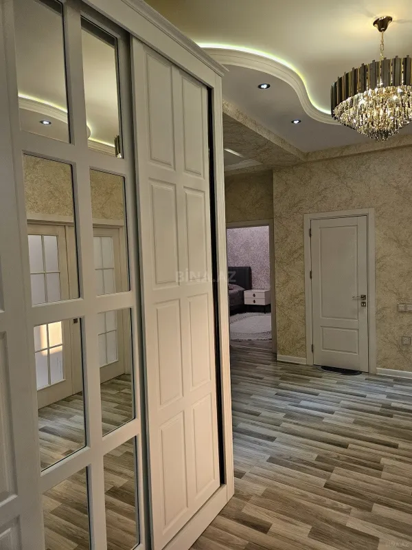 Satılır 3 otaqlı mənzil 137 m²
