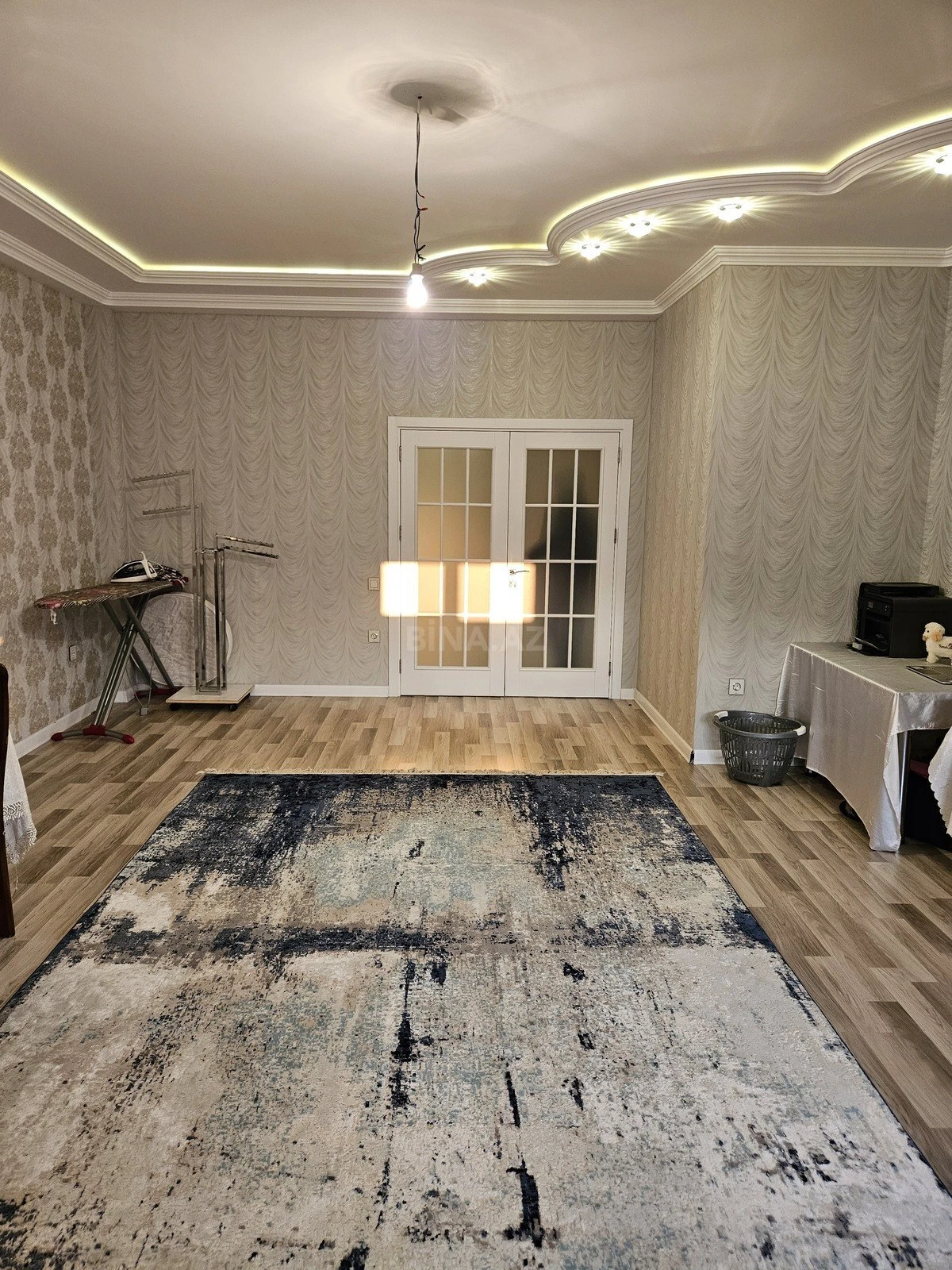 Satılır 3 otaqlı mənzil 137 m²