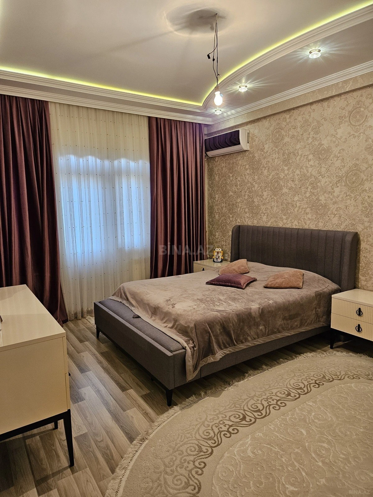 Satılır 3 otaqlı mənzil 137 m²