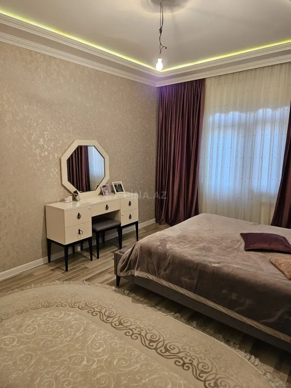 Satılır 3 otaqlı mənzil 137 m²
