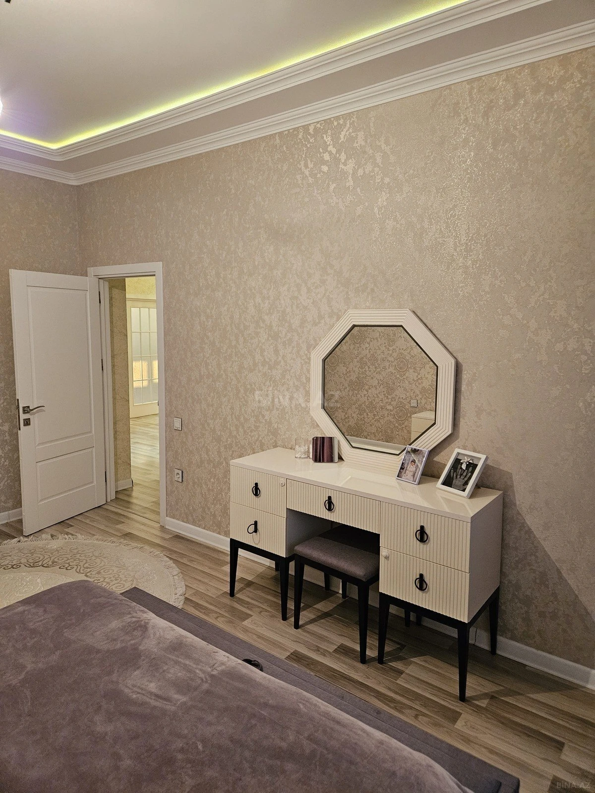 Satılır 3 otaqlı mənzil 137 m²