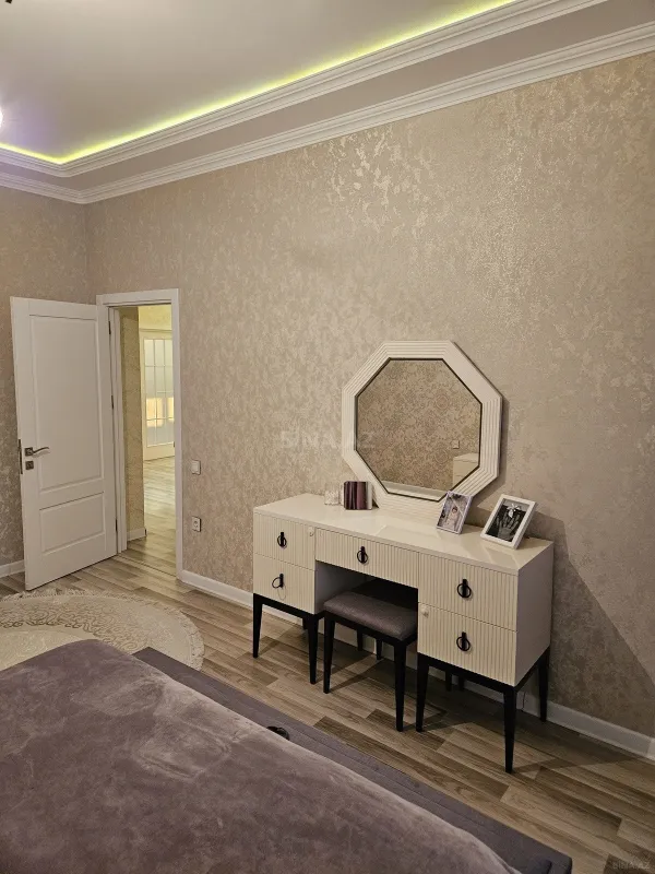 Satılır 3 otaqlı mənzil 137 m²