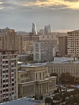 Satılır 3 otaqlı mənzil 137 m²