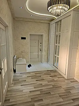 Satılır 3 otaqlı mənzil 137 m²
