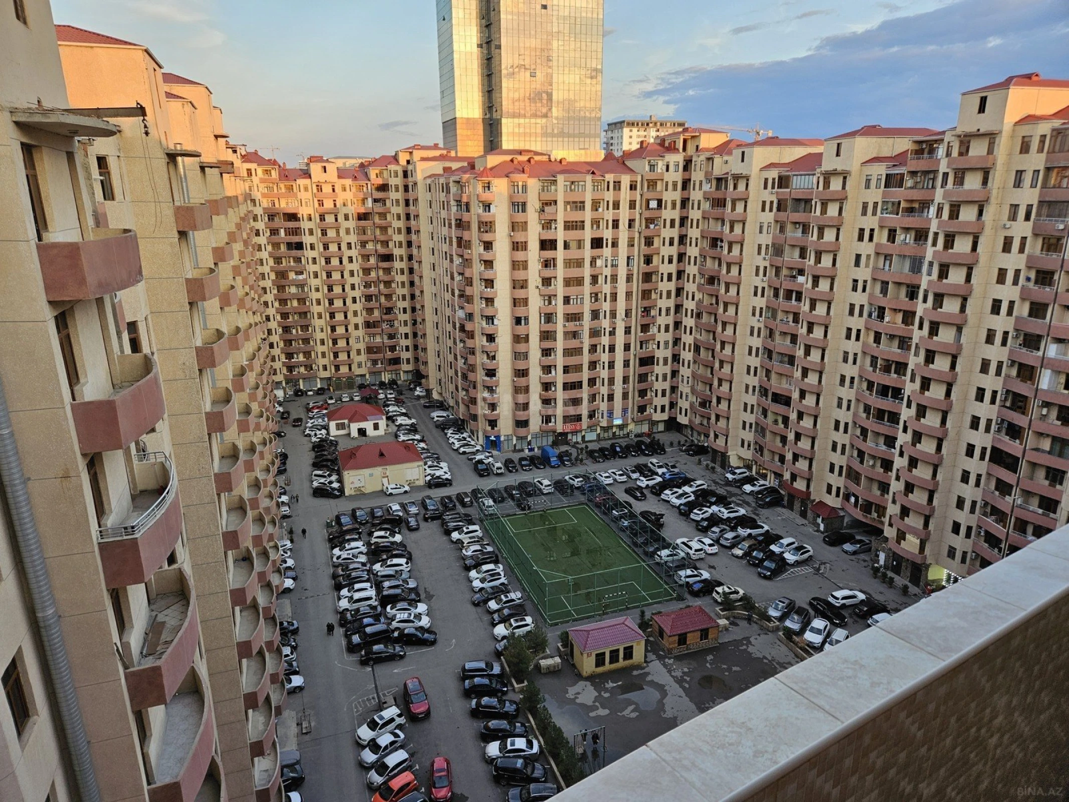 Satılır 3 otaqlı mənzil 137 m²
