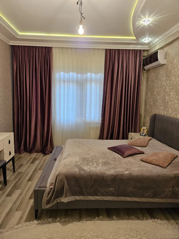 Satılır 3 otaqlı mənzil 137 m²