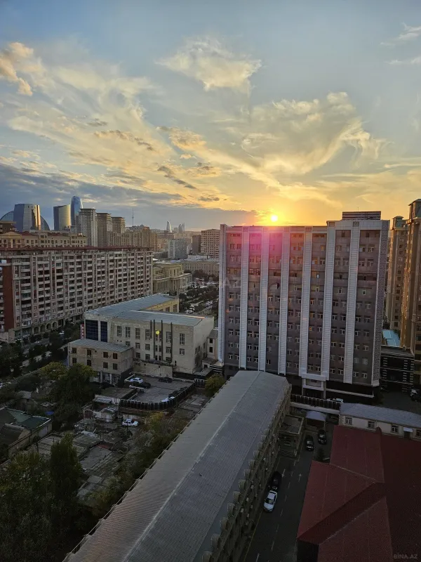 Satılır 3 otaqlı mənzil 137 m²