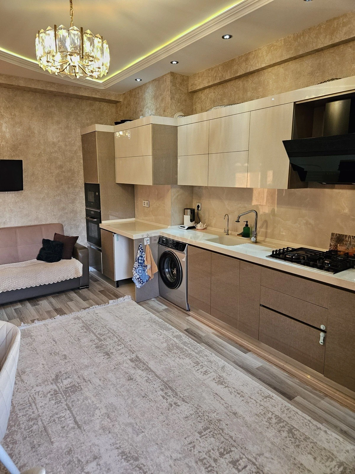 Satılır 3 otaqlı mənzil 137 m²