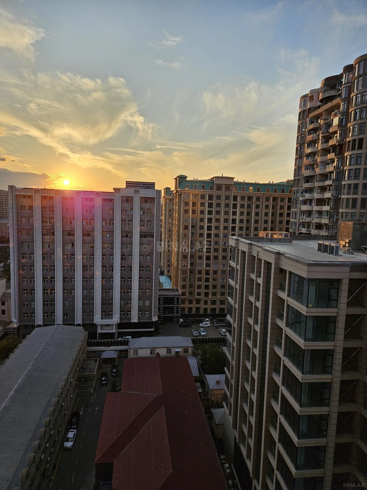 Satılır 3 otaqlı mənzil 137 m²