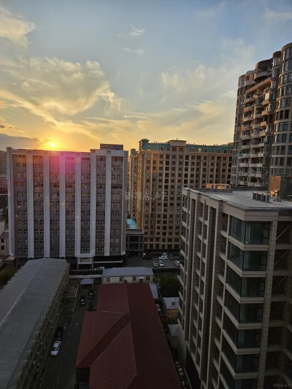 Satılır 3 otaqlı mənzil 137 m²