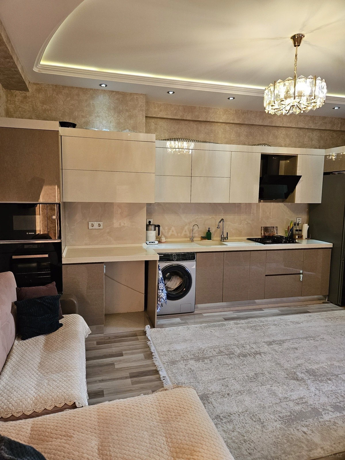 Satılır 3 otaqlı mənzil 137 m²