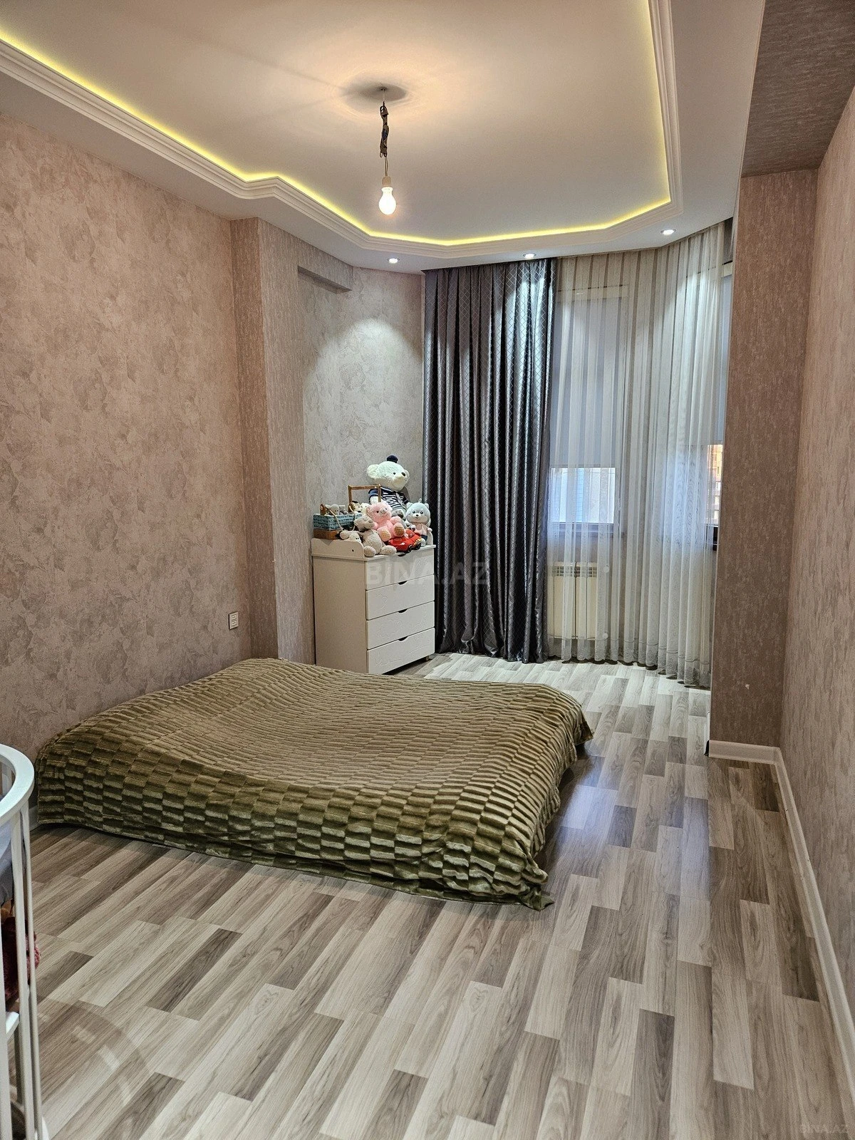 Satılır 3 otaqlı mənzil 137 m²