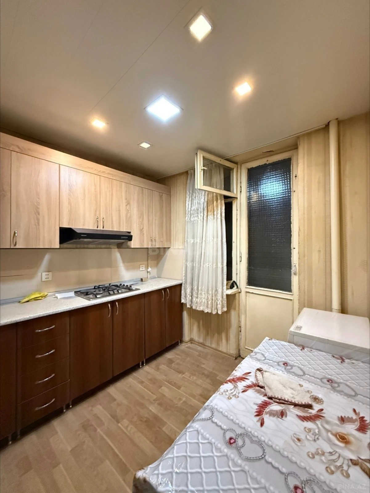 Kirayə verilir 2 otaqlı mənzil 70 m²