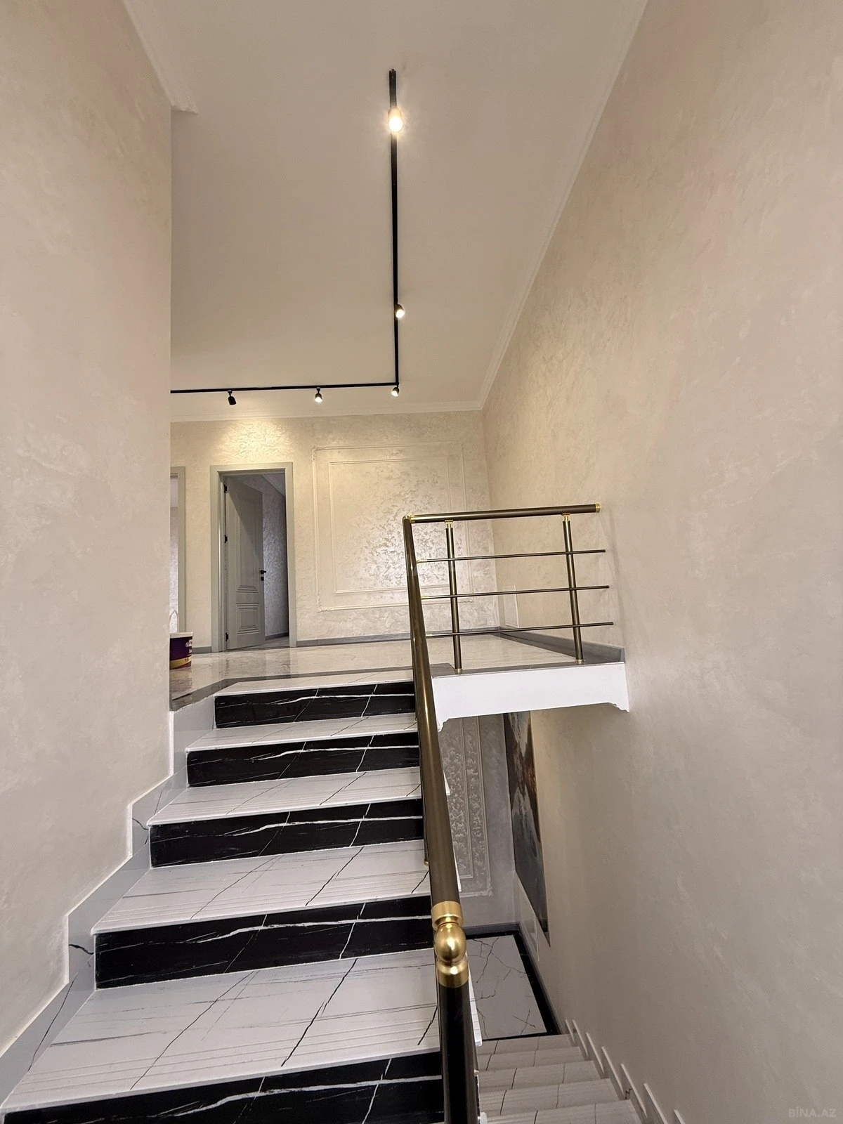 Satılır 5 otaqlı həyət evi 205 m²