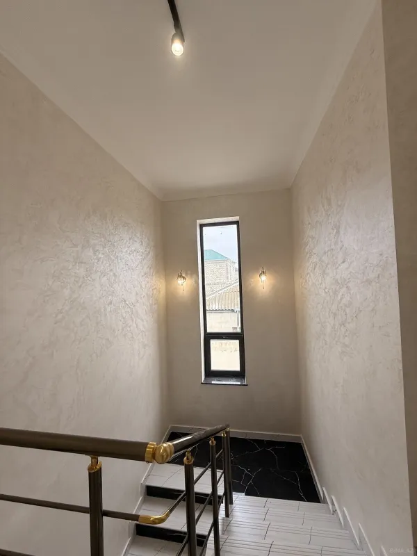 Satılır 5 otaqlı həyət evi 205 m²
