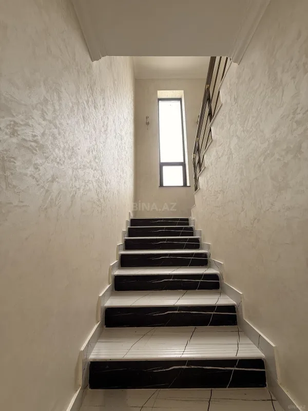 Satılır 5 otaqlı həyət evi 205 m²