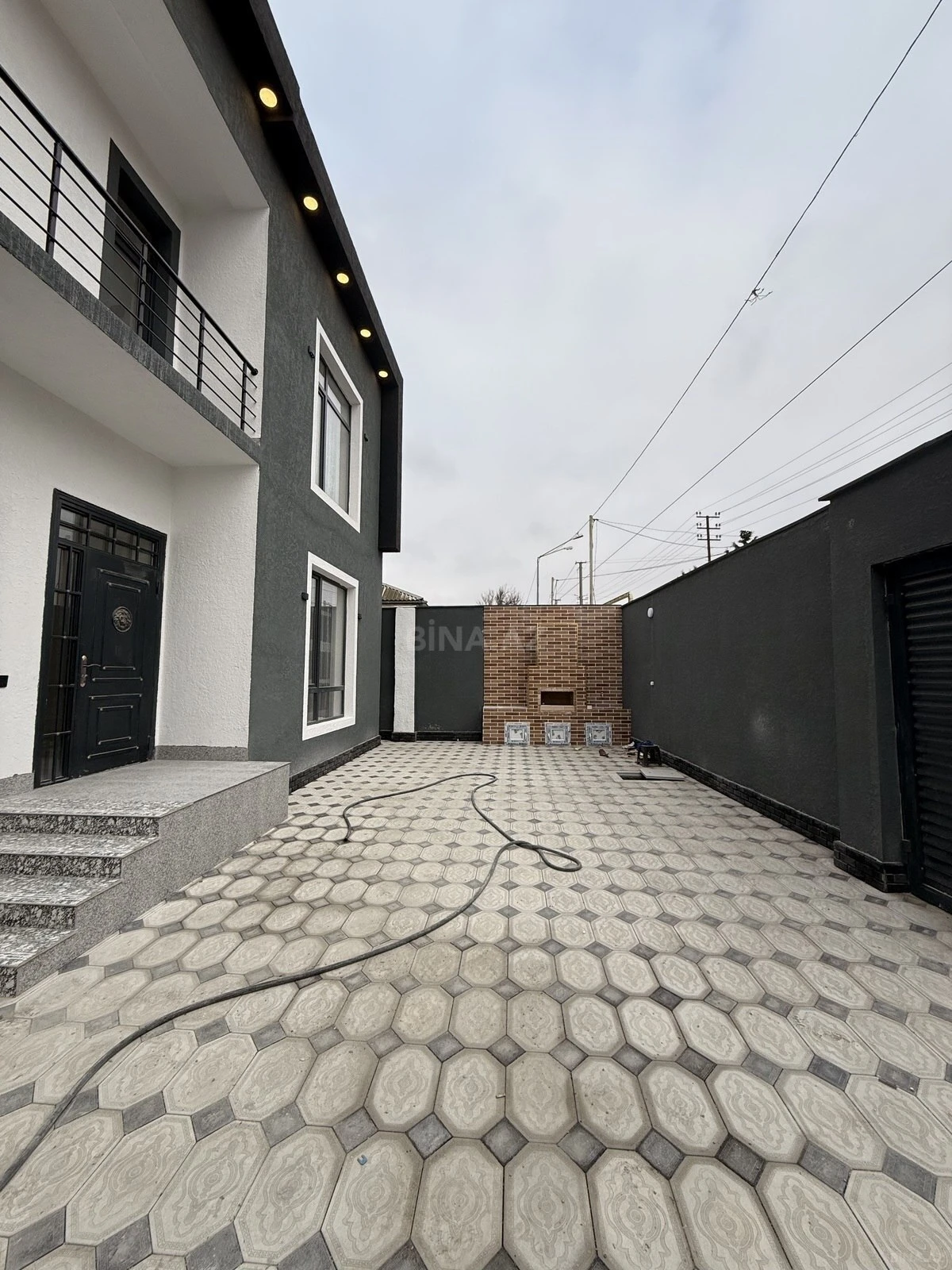 Satılır 5 otaqlı həyət evi 205 m²