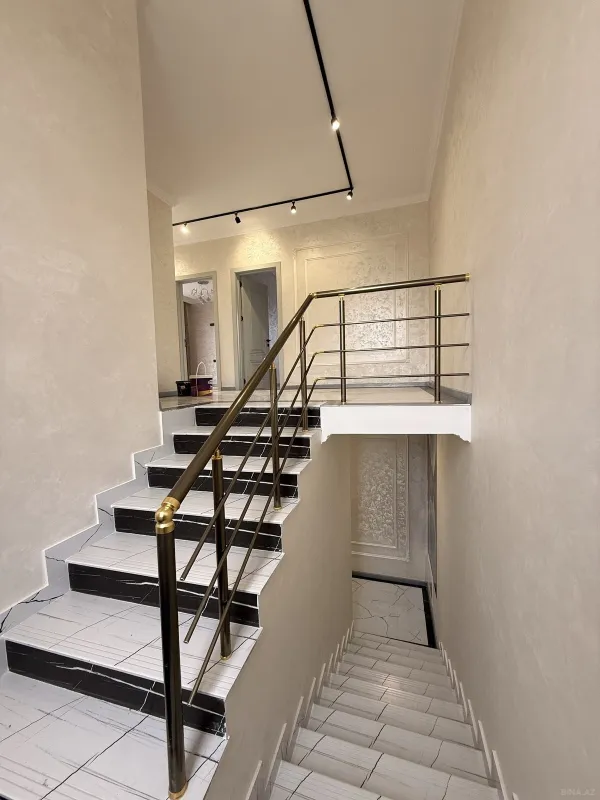 Satılır 5 otaqlı həyət evi 205 m²