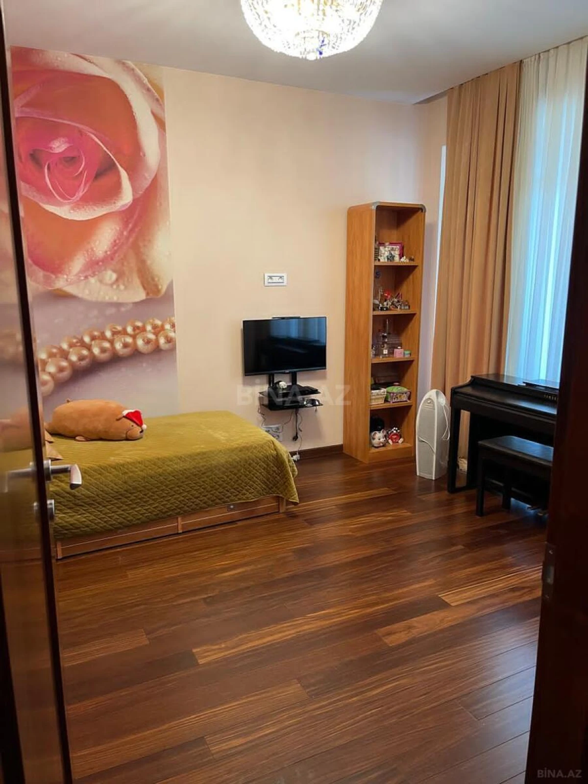 Kirayə verilir 4 otaqlı mənzil 200 m²