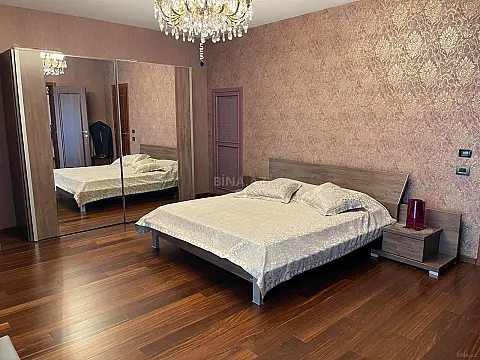 Kirayə verilir 4 otaqlı mənzil 200 m²