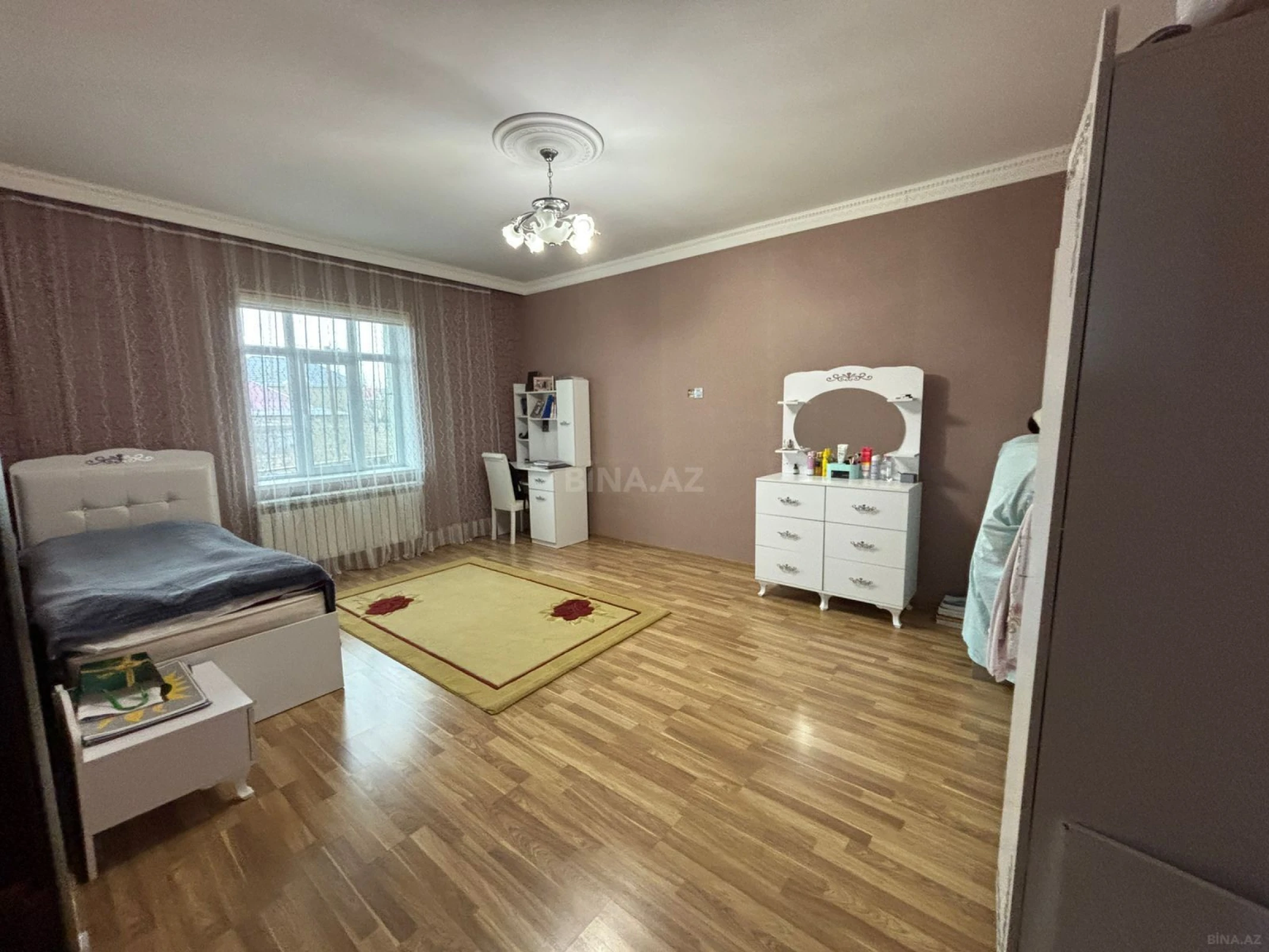Satılır 5 otaqlı həyət evi 260 m²